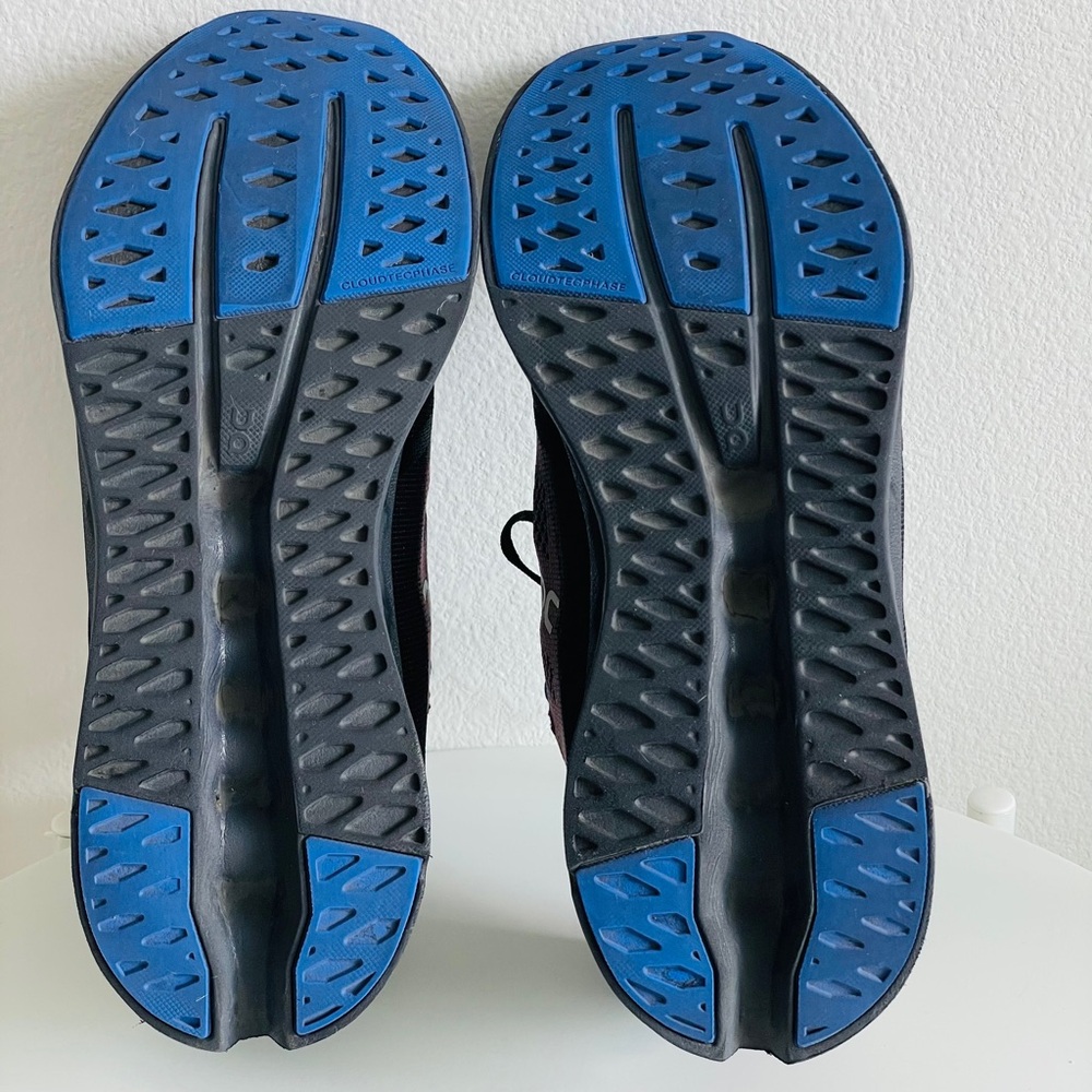 On Cloudsurfer Running Black and Blue Athletic Shoes with CloudTec size 8.5 - Picture 11 of 16